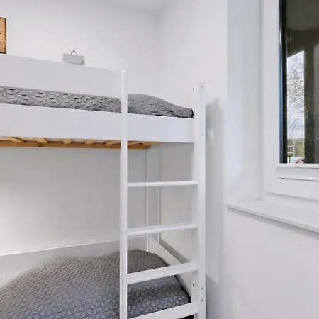 Amazing In Lembruch-dmmer See With 2 Bedrooms, Wifi And Indoor Swimming Pool Lägenhet