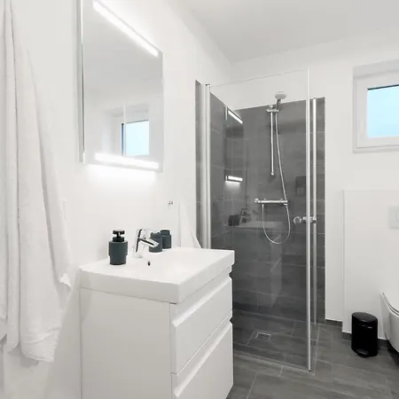 Amazing In Lembruch-dmmer See With 2 Bedrooms, Wifi And Indoor Swimming Pool * Lembruch