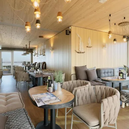 Amazing In Lembruch-dmmer See With 2 Bedrooms, Wifi And Indoor Swimming Pool Lägenhet *